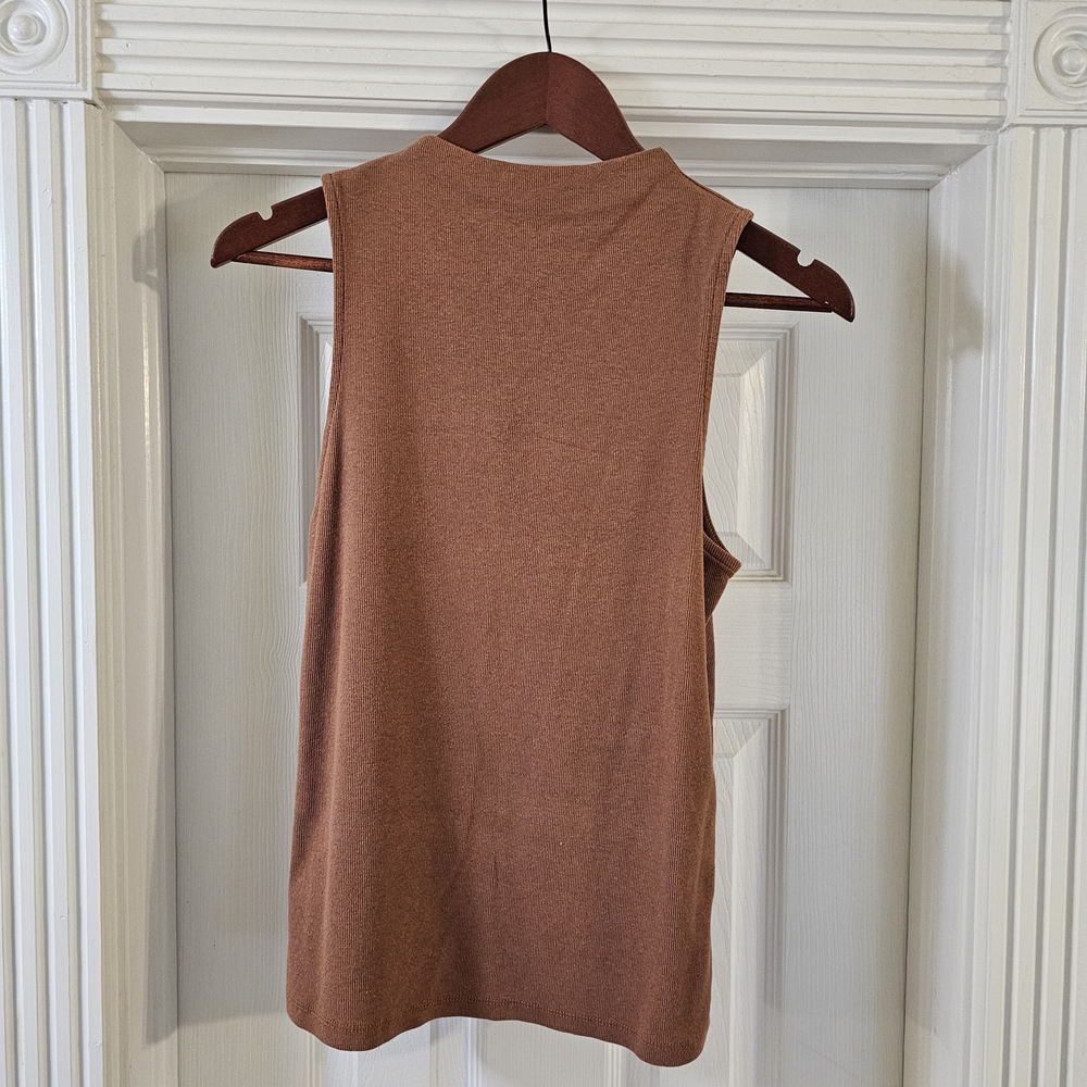 Sleeveless Mock Neck Blouse in Warm Brown (M)